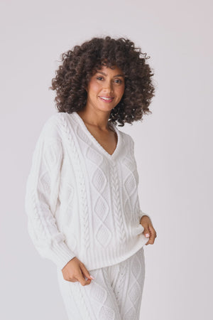 CABLE V NECK SWEATER