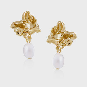 GRETA PEARL EARRING